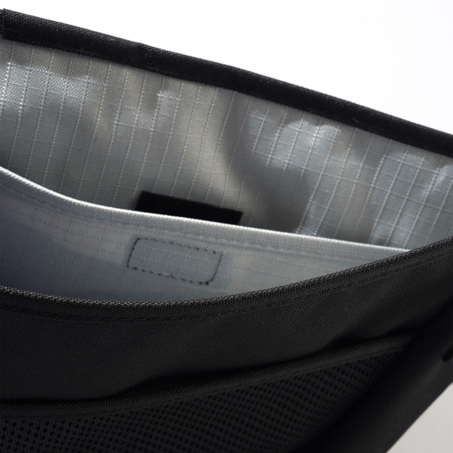 Butter Goods Commute Bag Black/Black Q225