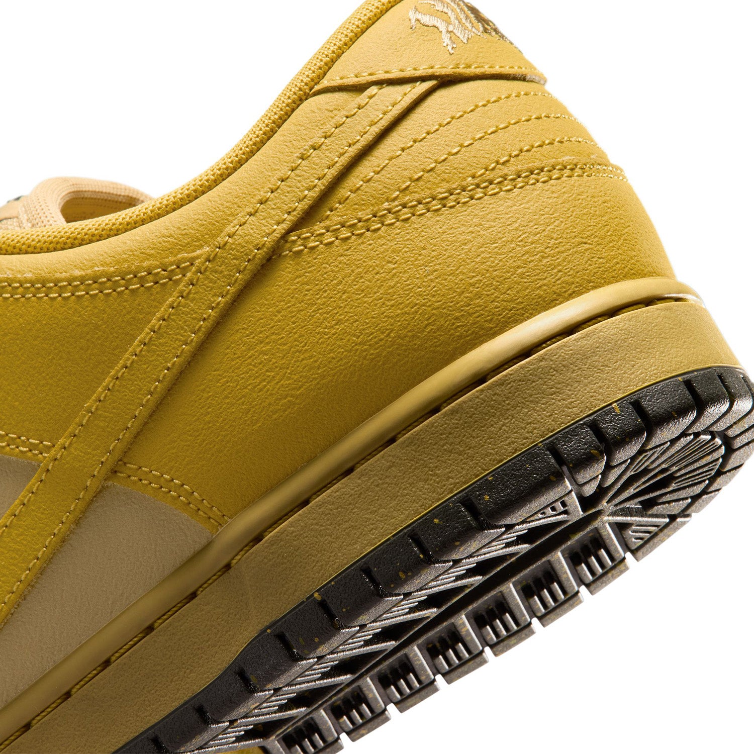 Nike SB Dunk Low Pro WC Saffron Quartz/Hatch Chile