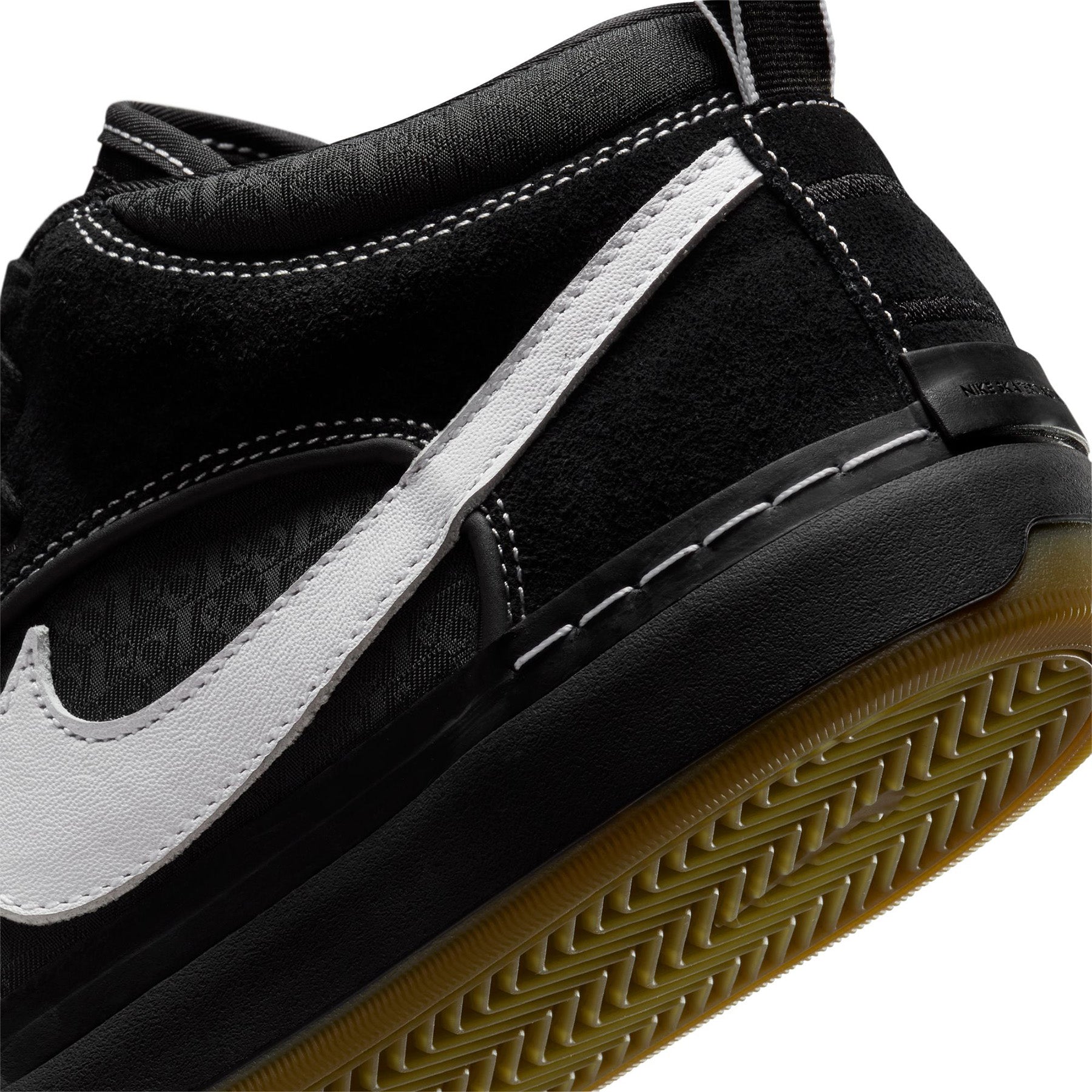 Nike SB React Leo Black/White/Gum