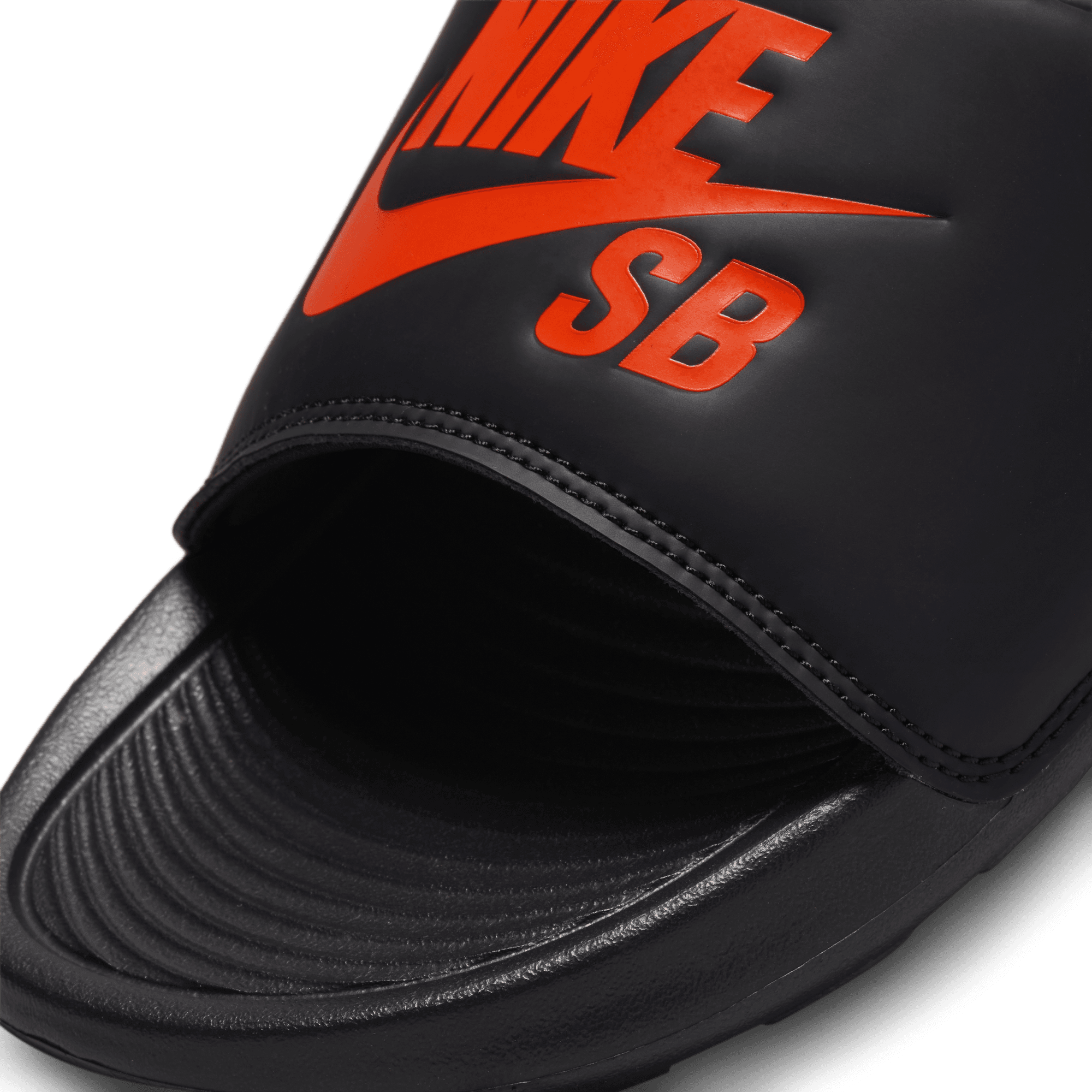 Red nike 2025 sb slides